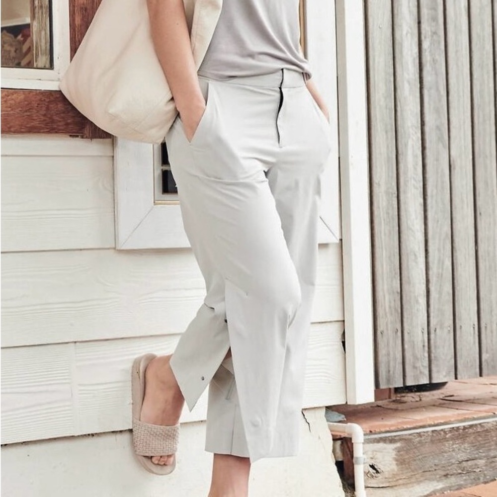 Athleta Comfy Gray Cropped Wide Leg Pants With Side Snaps